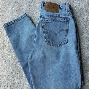 Levi’s denim. Best fits size 2-4!!